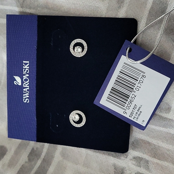 Swarovski Crystal Stud Earrings - Picture 5 of 9